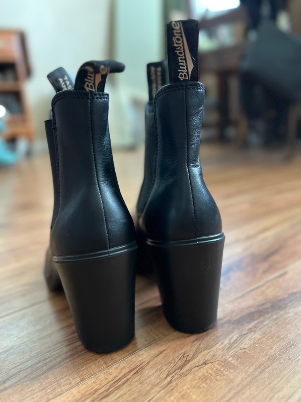Blundstone Black Leather Ankle Boots with Block Heel - Picture 9 of 9